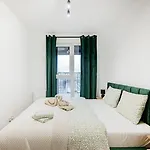 Legnicka 37 C *